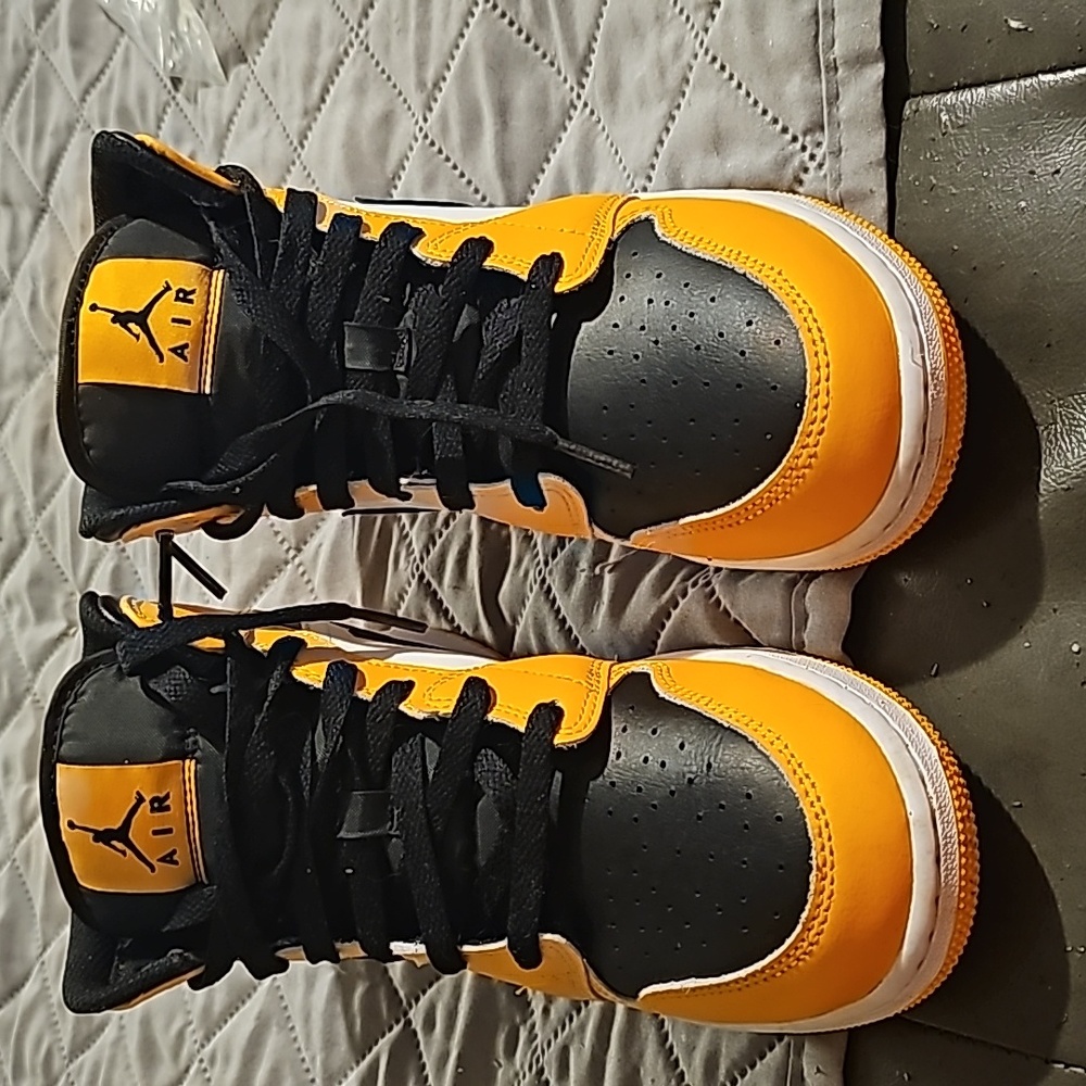 Size 7 jordan 1